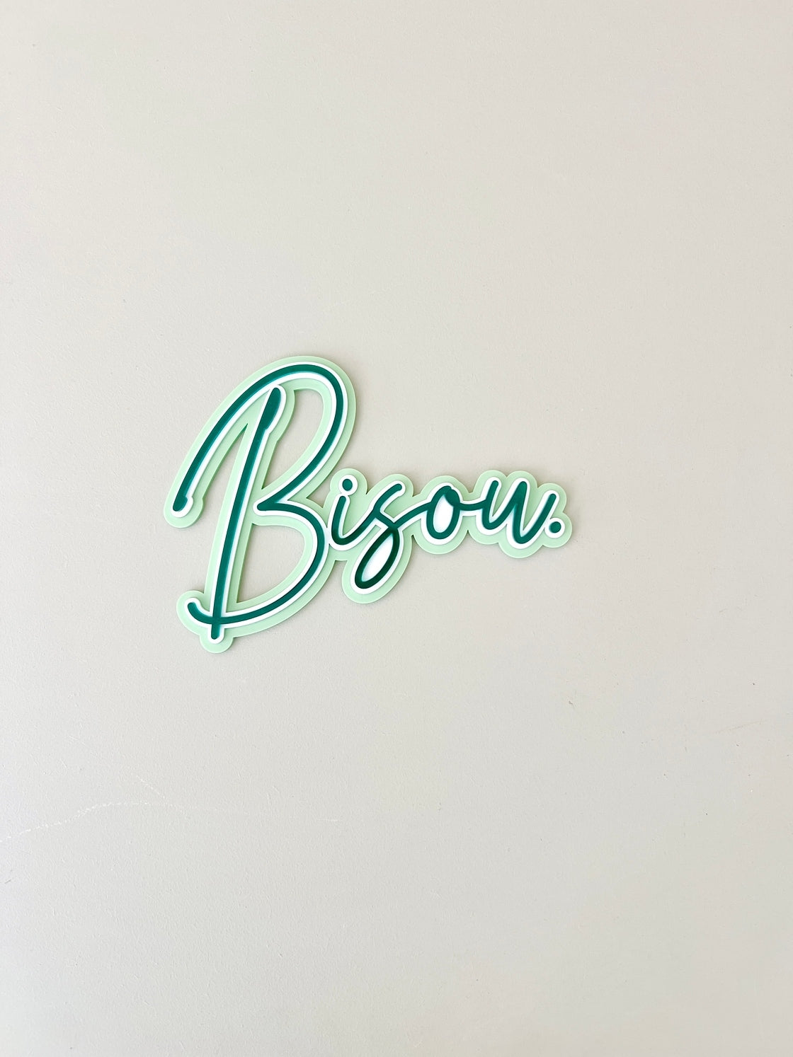 Enseigne murale plexiglas Bisou verte